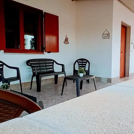 Zaira Villa *